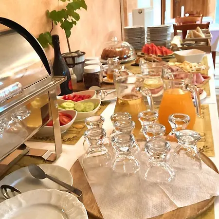 Karolina Hotel
