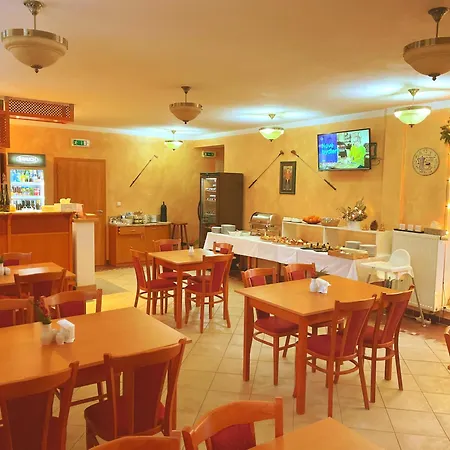 Karolina 3* Κάρλοβι Βάρι