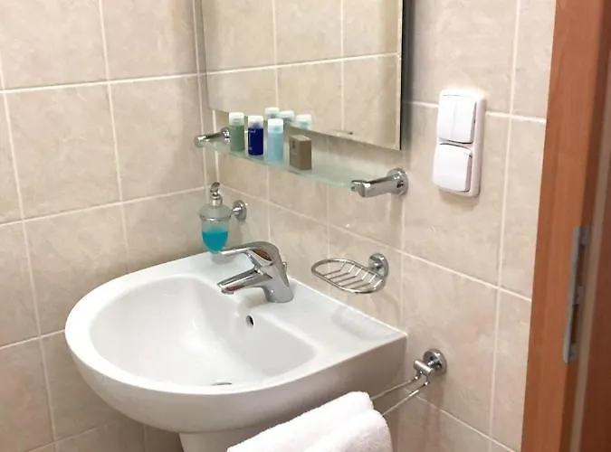 Karolina Κάρλοβι Βάρι