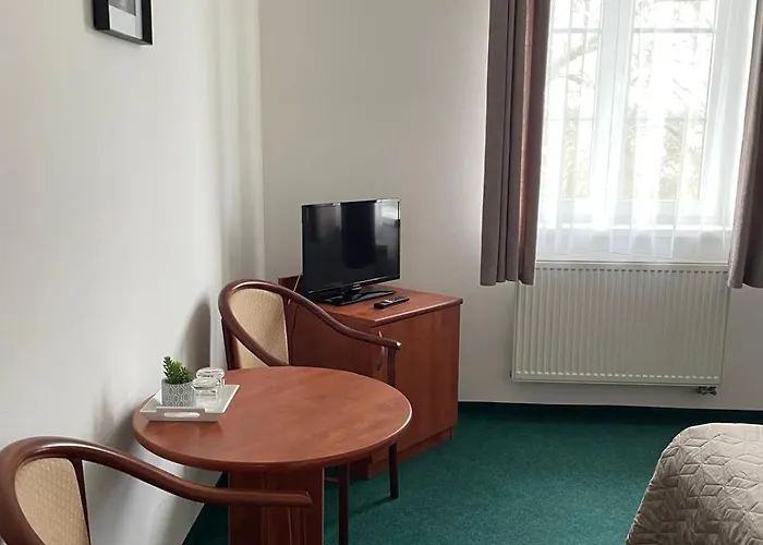 Karolina 3* Κάρλοβι Βάρι